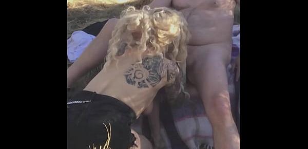  fucked young babe outdoors in park